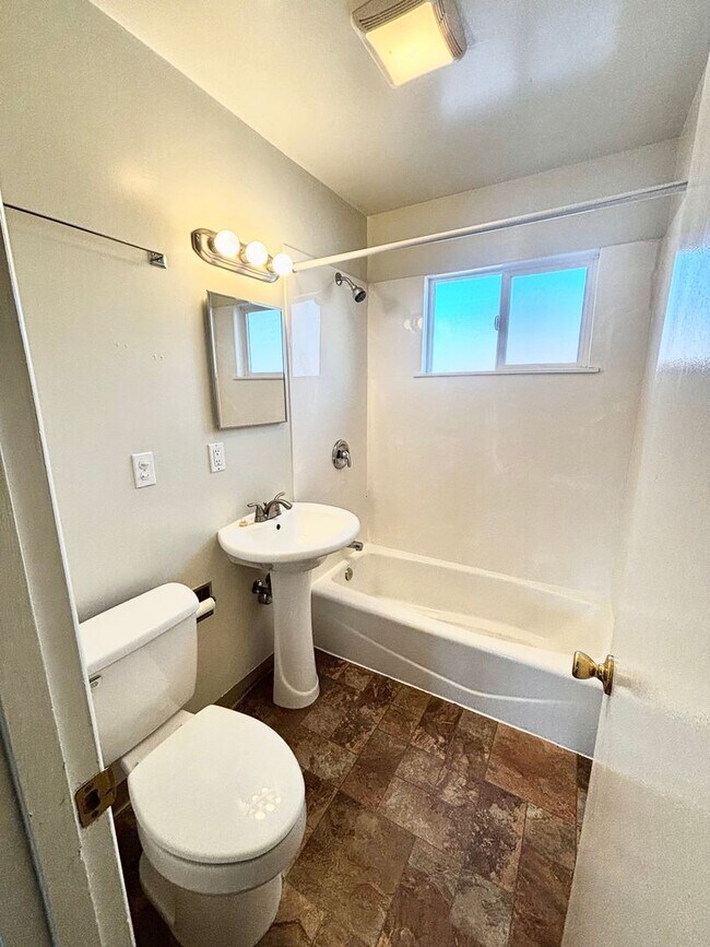 Building Photo - 2619 Concord St