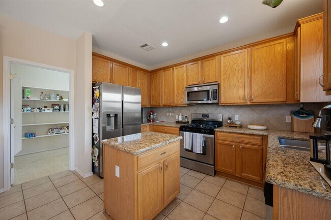 Building Photo - 14813 Mistletoe Heights Dr