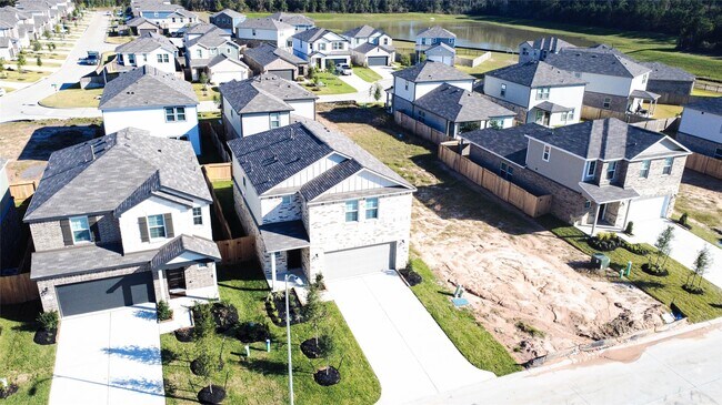 Building Photo - 211 Forest W St