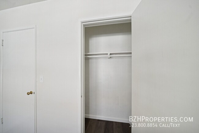 Building Photo - 5319 Vantage Ave