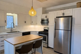 Building Photo - Charming 3 bedroom Apartment in Prime Lancaster City Location - HEAT INCLUDED!