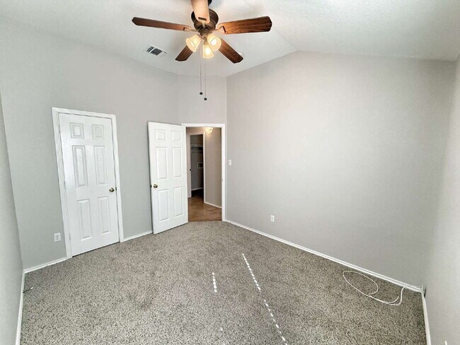 Building Photo - Freshly Painted 4-Bedroom Home in North Pa...