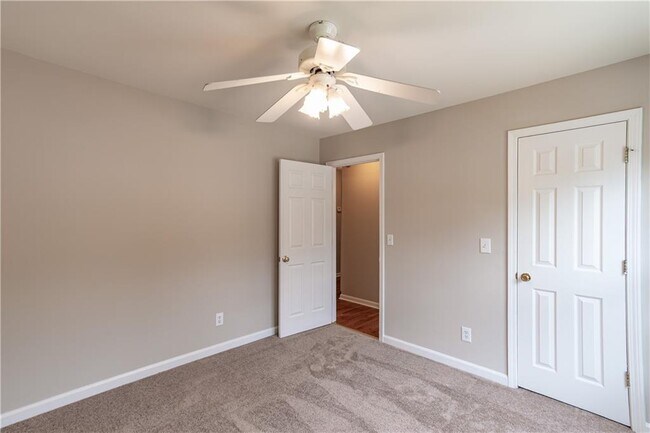 Building Photo - 705 Oxford Crest Ct NW