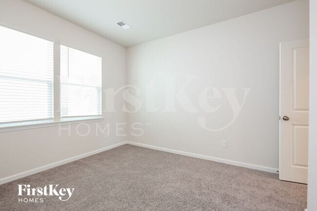 Building Photo - 510 Hillpark Ln
