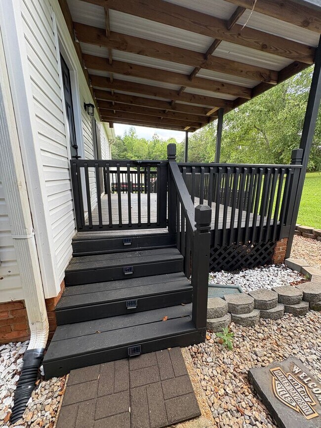 Building Photo - Lovely 3 Bedroom 2 Bath Home in Easley!! H...