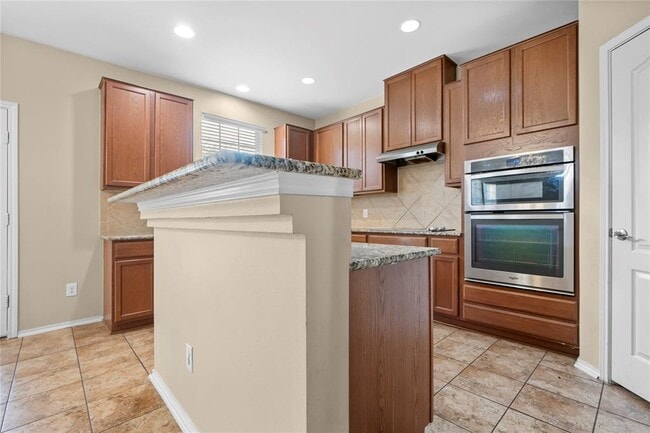 Building Photo - 14308 Lake Victor Dr