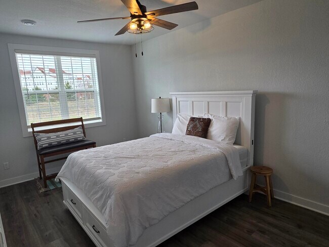 Building Photo - W239N3777 River Birch Ct