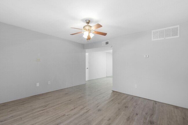 Building Photo - 2100 Wilcrest Dr