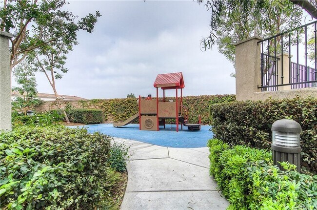 Building Photo - 281 Camphor Pl