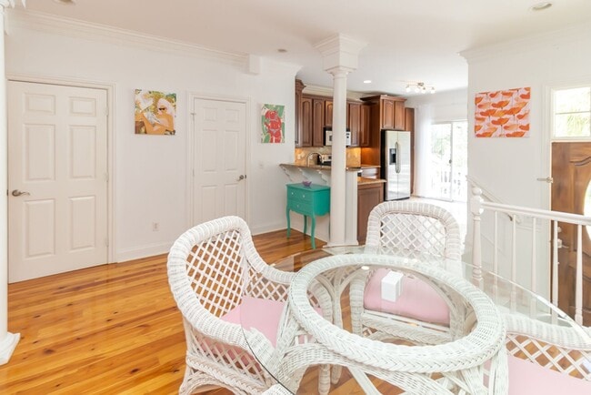 Building Photo - Lovely Townhome Available In Yacht Cove