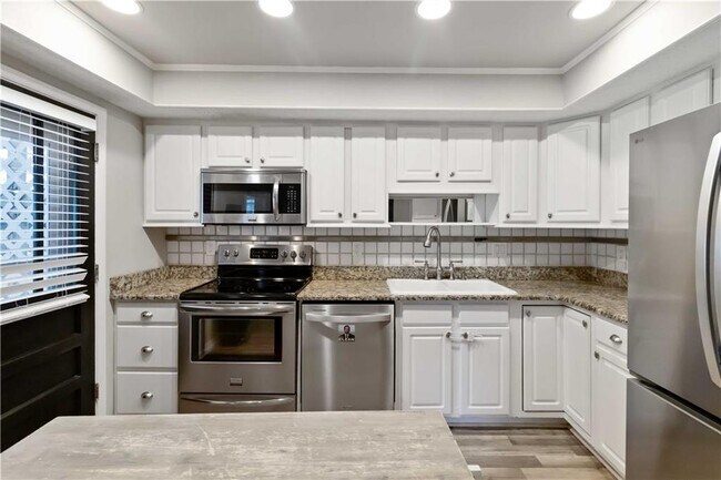 Building Photo - 694 Serramonte Dr