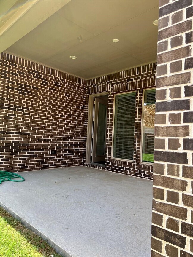 Building Photo - 15830 Bird of Paradise Dr