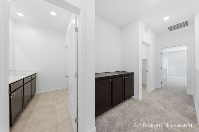 Building Photo - 1529 Layla Crossing Ave