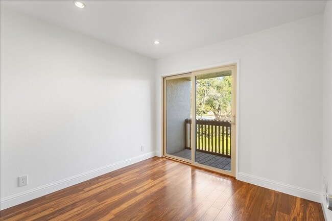 Building Photo - 3031 Flora Vista