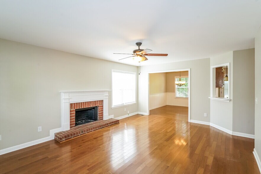 Building Photo - 2817 Sutherland Dr