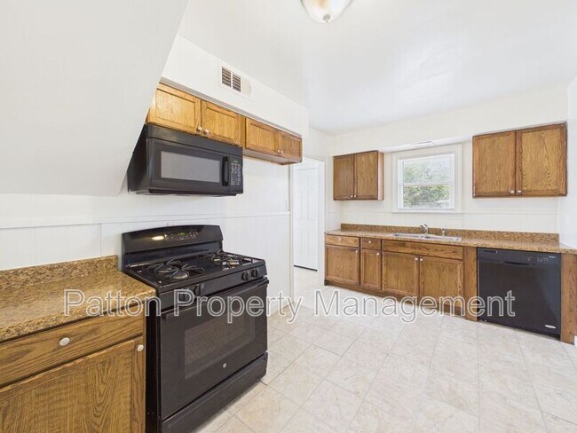 Building Photo - 701 Sunset Terrace