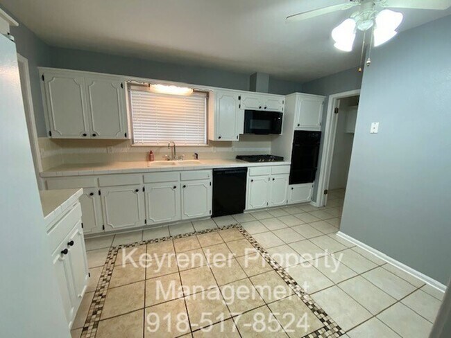 Building Photo - 3 Bed | 2 Full Bath | 31st & Memorial