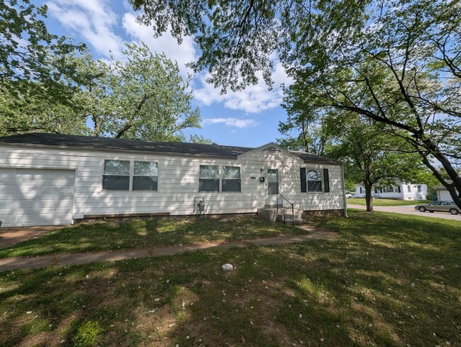 Building Photo - Charming Corner-Lot Home with Modern Upgra...