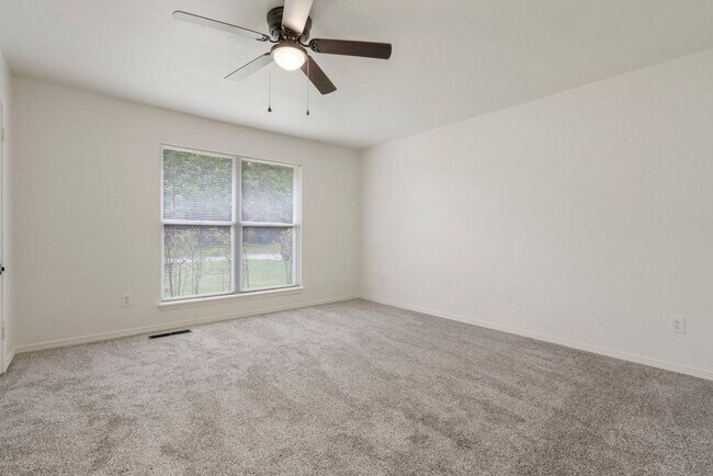 Building Photo - 3 Bed | 2 Bath near Downtown Tulsa!