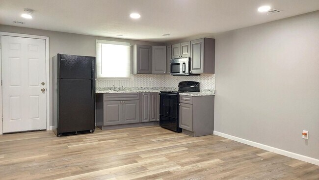 Building Photo - Very Nice 3BR/1BA Single Family Home on Quiet Street