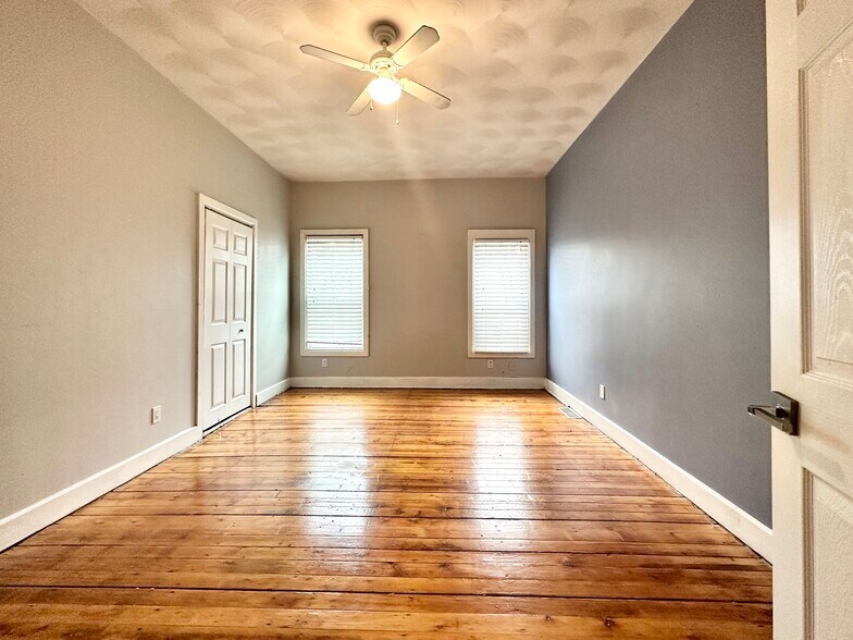 Building Photo - 124 Almy St