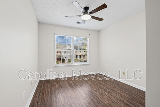 Building Photo - 106 Waterford Park Dr