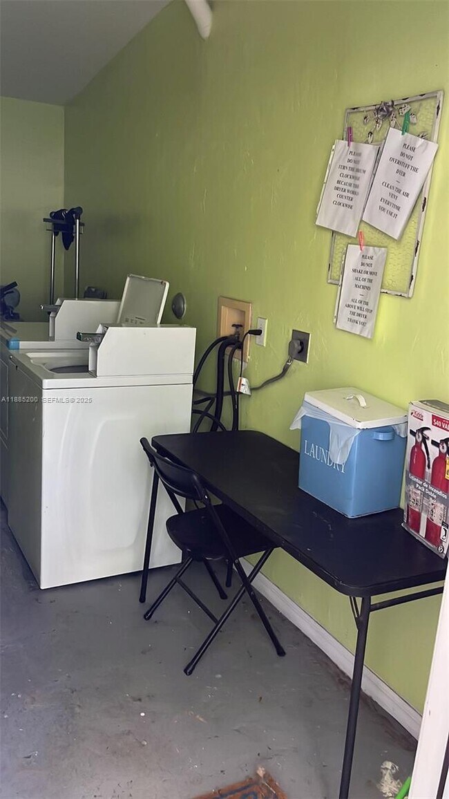 Building Photo - 315 Eucalyptus St