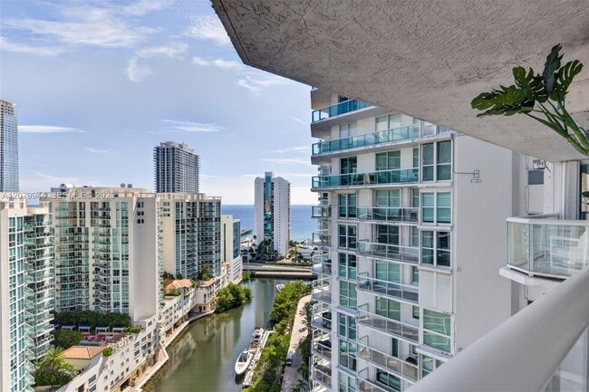 Building Photo - 16500 Collins Ave
