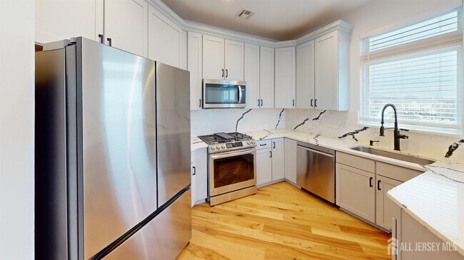 Building Photo - 6406 Fernandez Ct