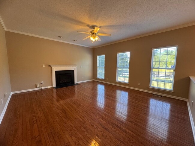 Building Photo - Fabulous 4BR 2.5 Home
