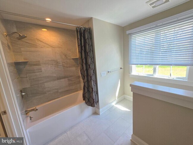 Building Photo - 94 Wolf Creek Cir