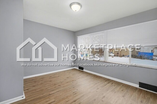 Building Photo - 12444 Sarsfield Ave