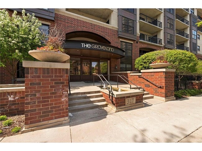 Building Photo - 317 Groveland Ave