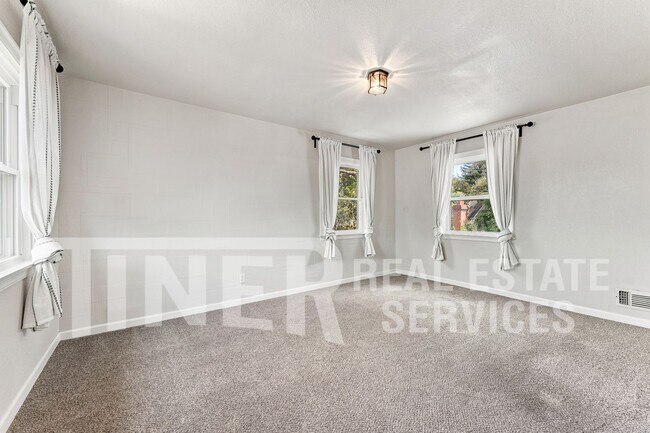Building Photo - 1321 Lochbrae Rd