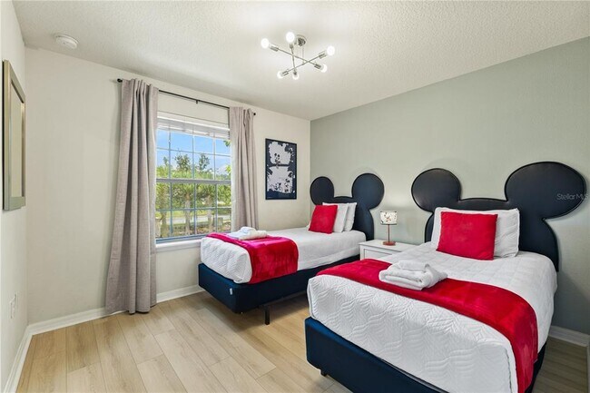 Building Photo - 1905 Majorca Dr