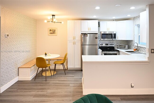 Building Photo - 2860 NE 14th Street Causeway