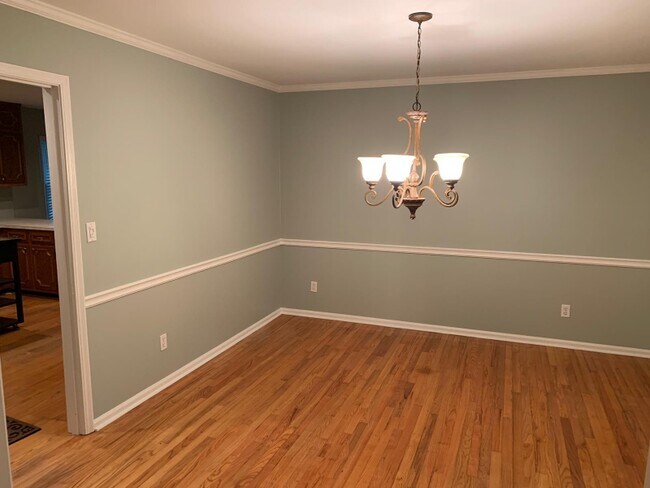 Building Photo - 350 Hollyberry Dr