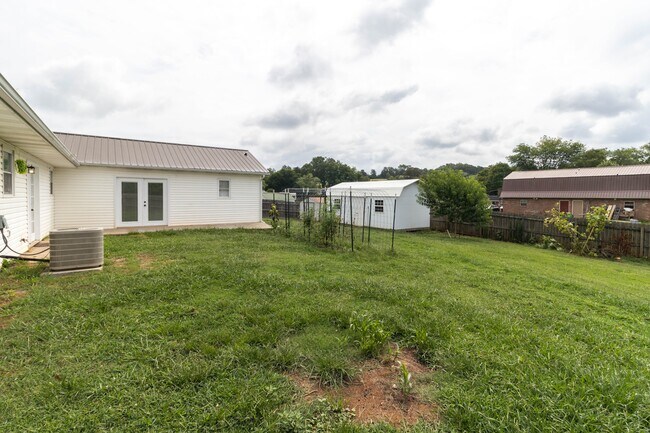 Building Photo - 2821 Vicksburg Ln