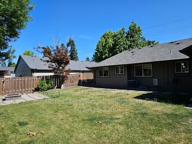 Building Photo - 8645 SW Avery St