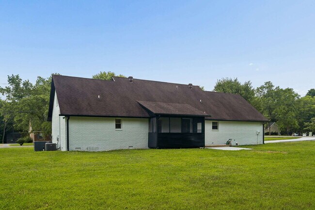 Building Photo - 112 Juniper Dr
