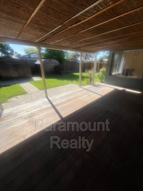 Building Photo - 7698 Redbud Ct