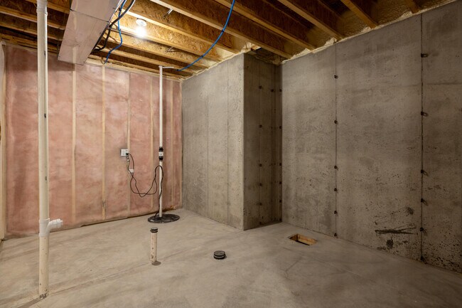 Building Photo - 1793 Cedar Ridge Dr