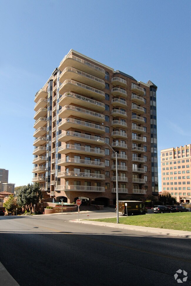 Townsend Place Condominiums Kansas City, MO Apartment Finder