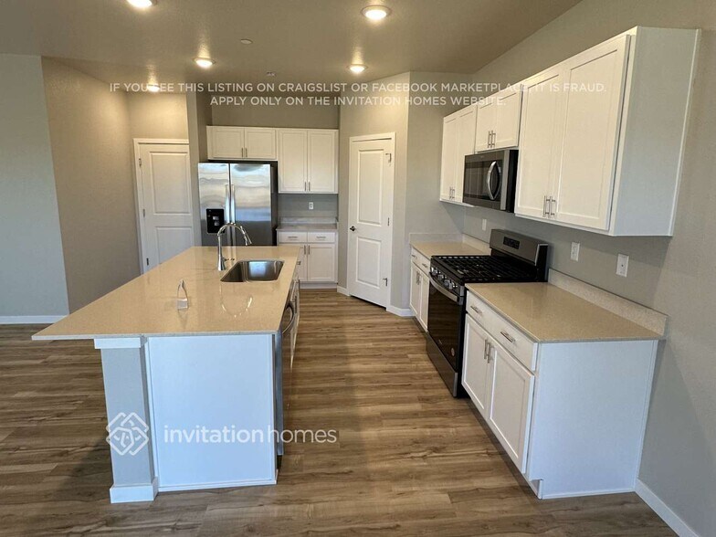 Building Photo - 9352 Ceylon St