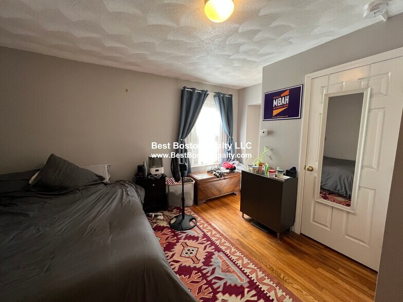 Building Photo - 639 Somerville Ave