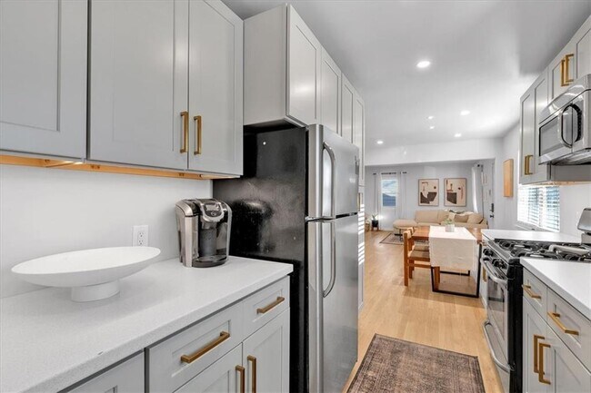 Building Photo - 1520 Foote St NE