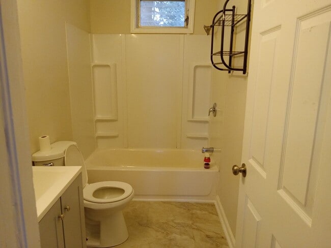 Building Photo - 2 Bedroom House in Millville NJ FOR RENT $1500