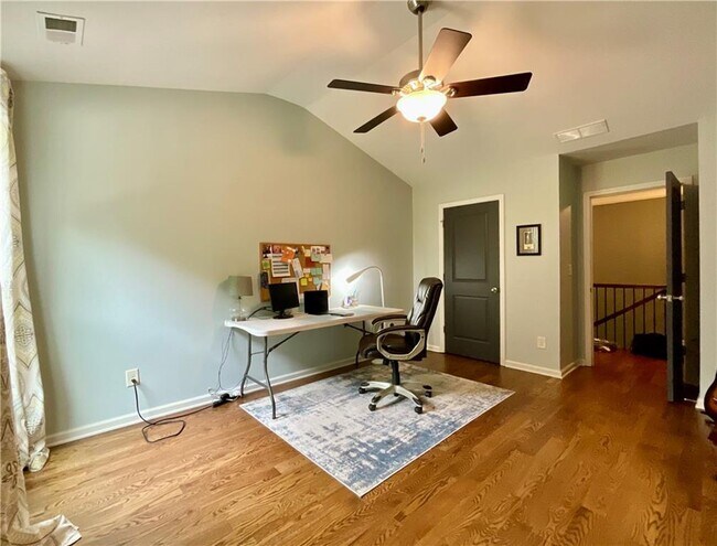 Building Photo - 5452 Oak Crest Ln