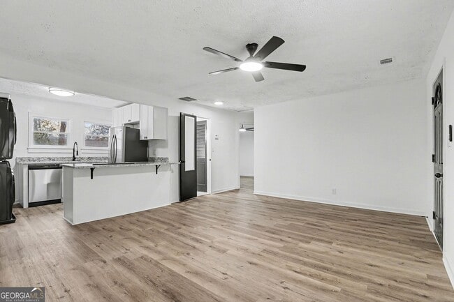 Building Photo - 2160 Dowdell Dr