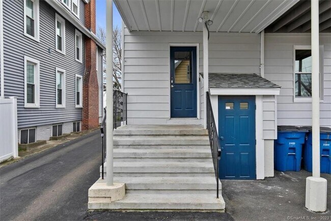 Building Photo - 223 Townsend Ave